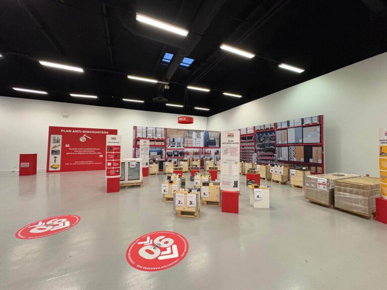 Vue d'ensemble de l'espace consacré au Plan Anti-Discounter Brico Dépôt.