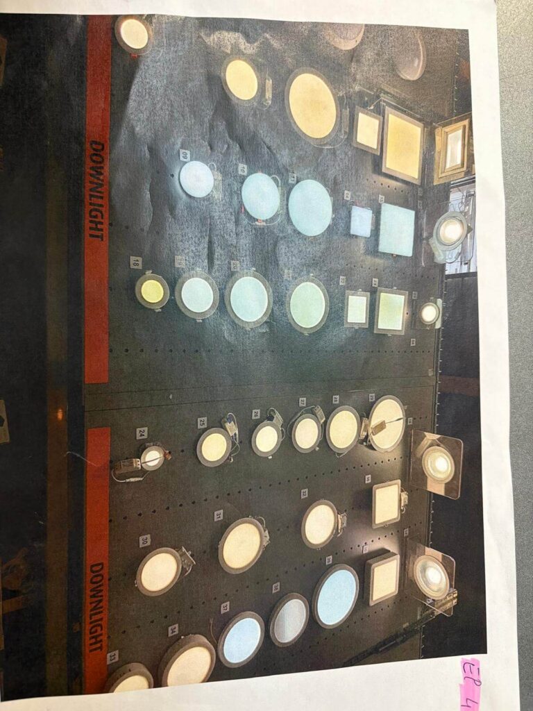 Planche imprimée présentant différents luminaires encastrables numérotés pour leur identification