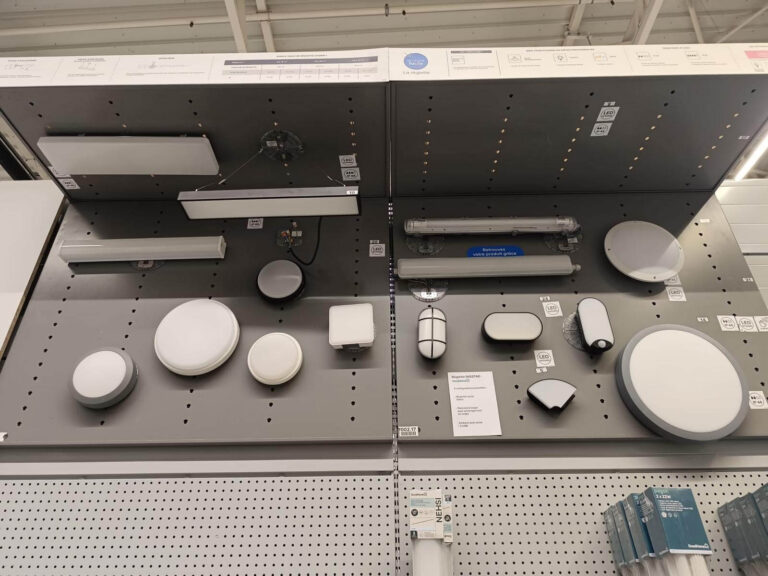 Présentation de luminaires techniques LED et hublots après implantation de la nouvelle gamme